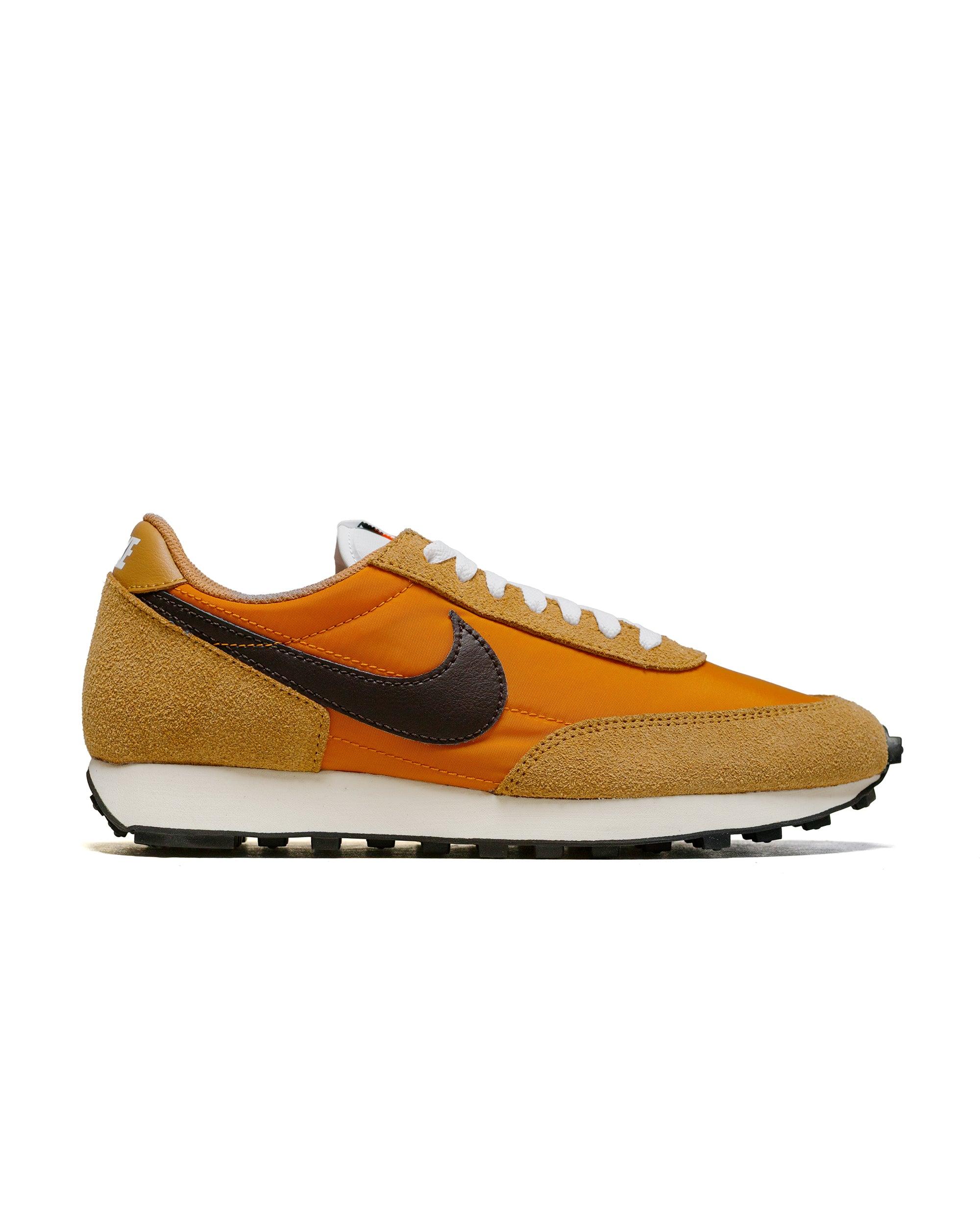 Daybreak SP Flax/Velvet Brown-Monarch