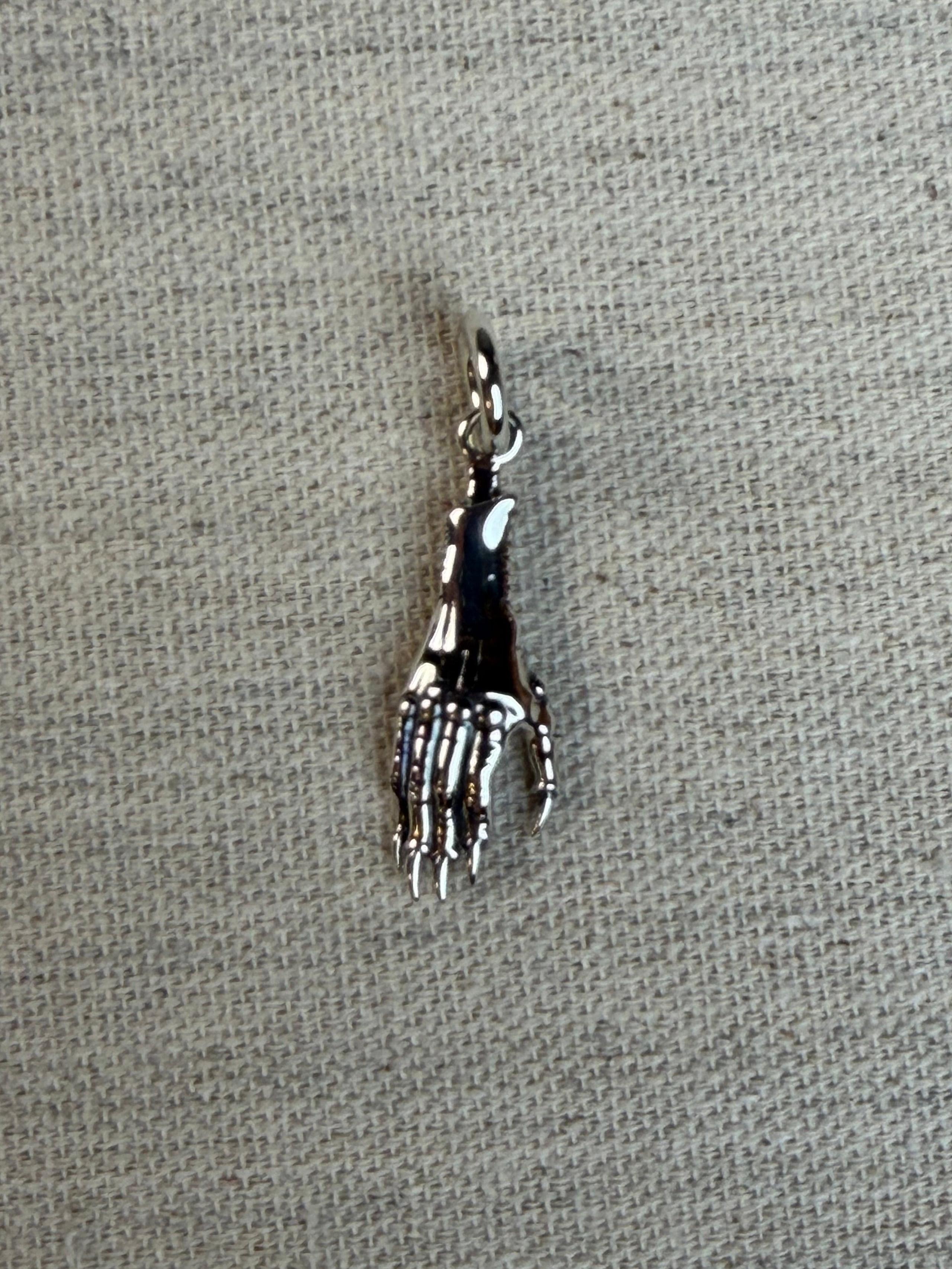 Skata Skata The Magpie Hand Pendant