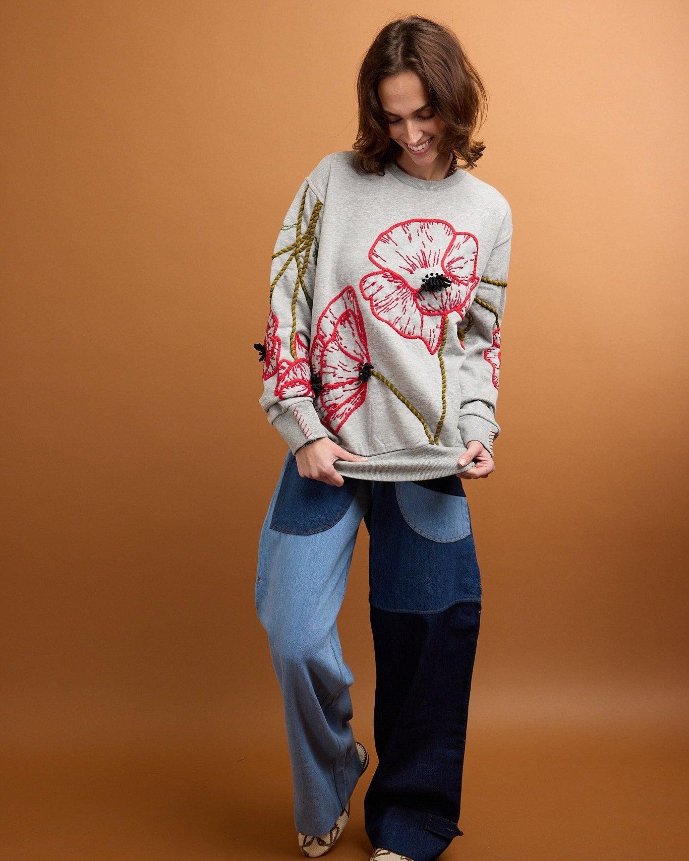 SWEATSHIRT Poppy Outline