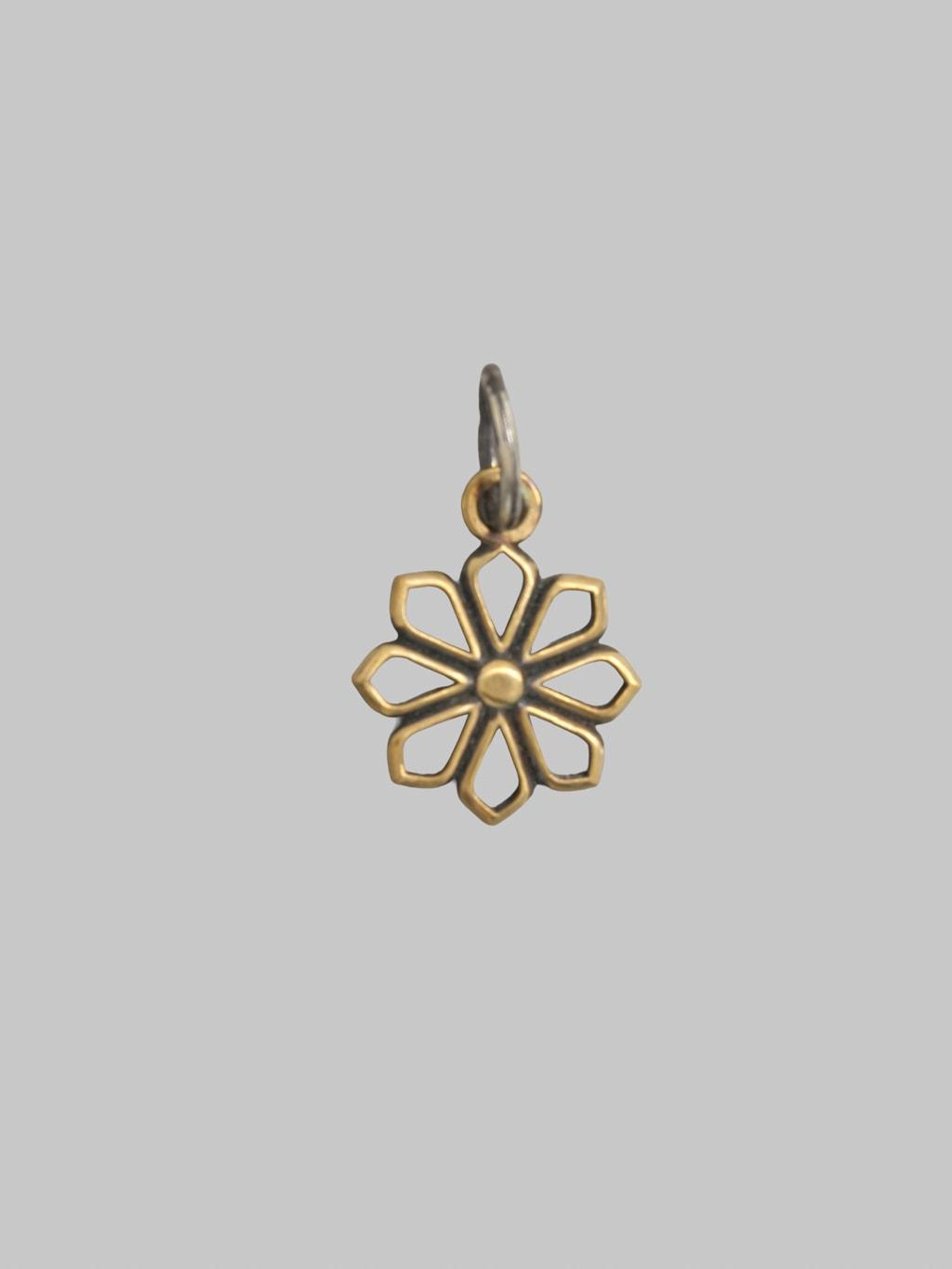 Kobashi 8 Petals "Yatsu-Giku Sukashi" Kikumon Charm Medium Brass
