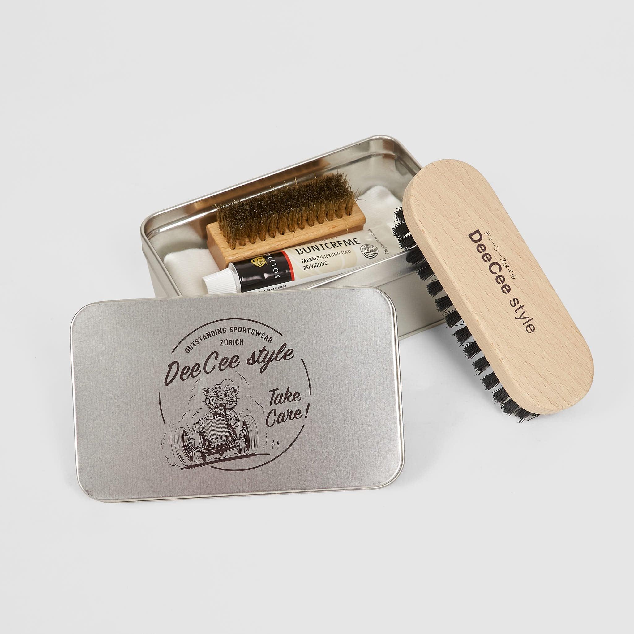 Shoe-Cleaning Travel Kit